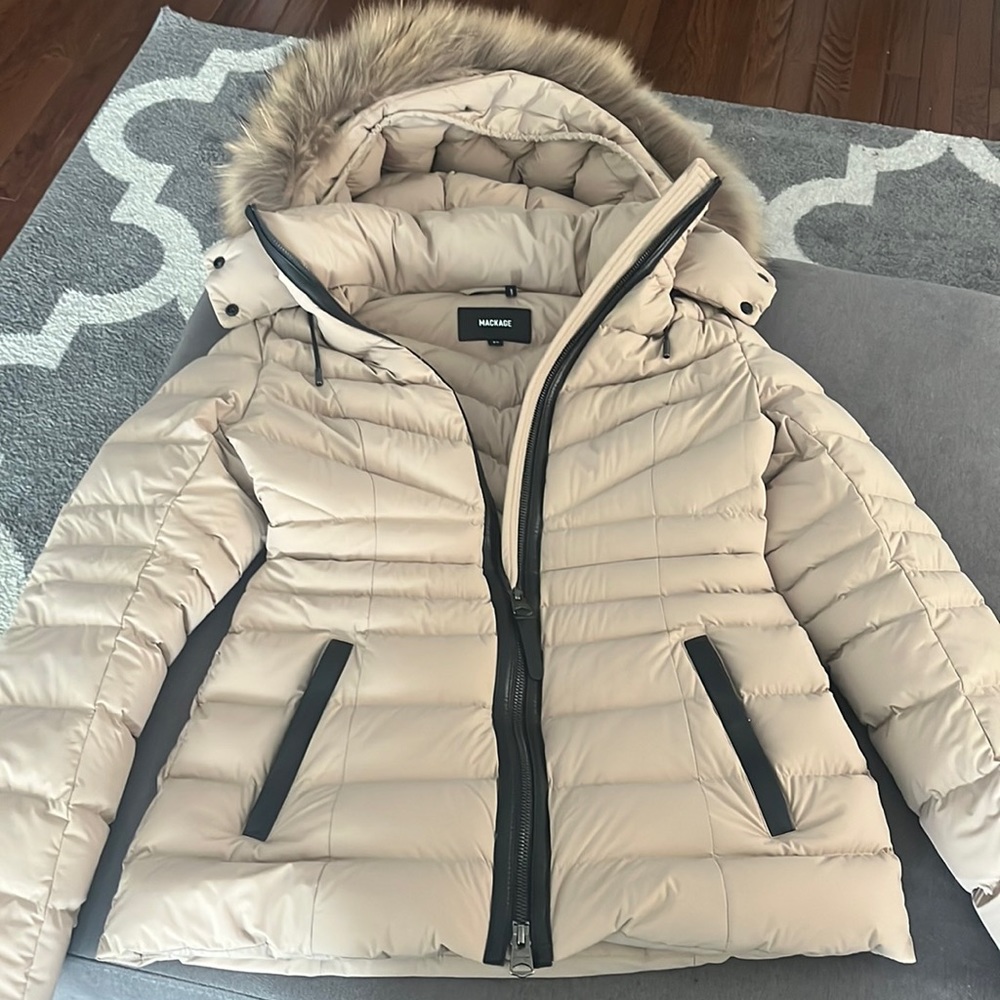 Gorgeous Patsy Mackage. Removable fur trim on hood. Light tan color. Size small.